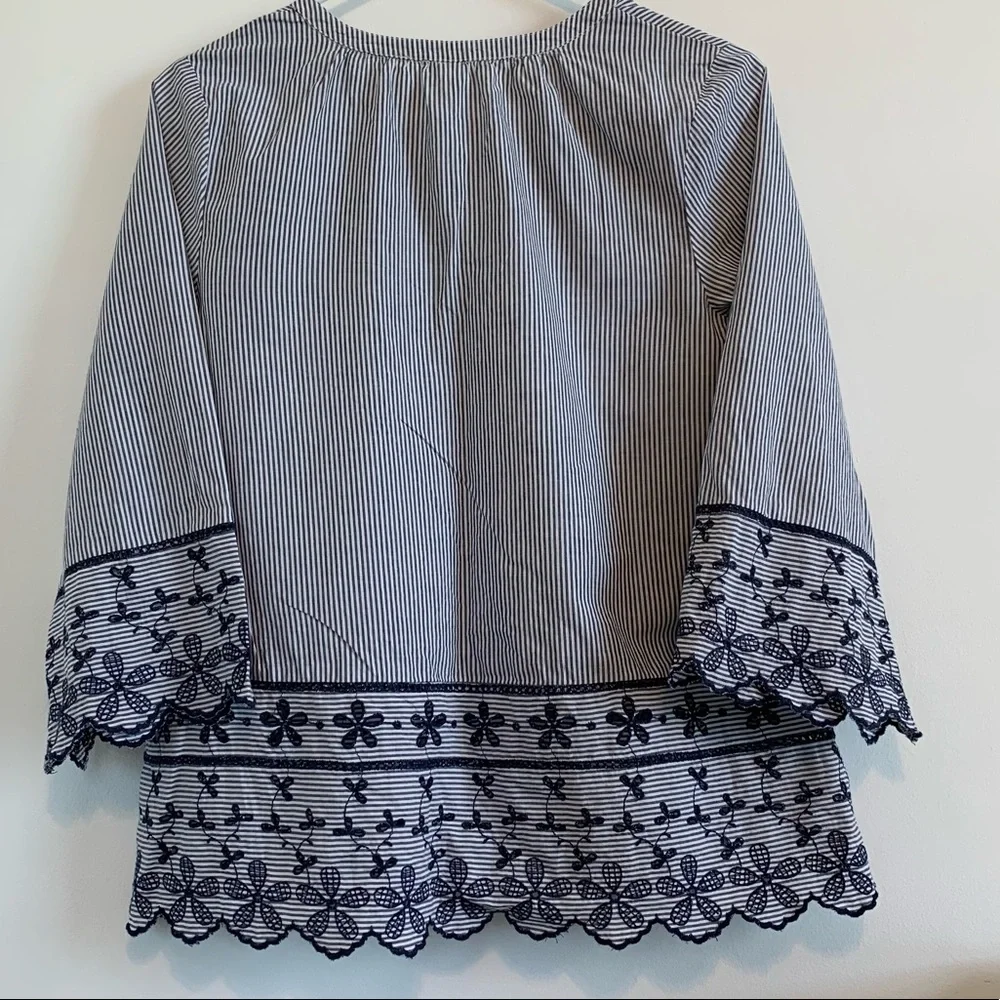 Old Navy Strip Navy & White Blouse.Flowered Embroidery, Scalloped Edges XSmall - Picture 2 of 5